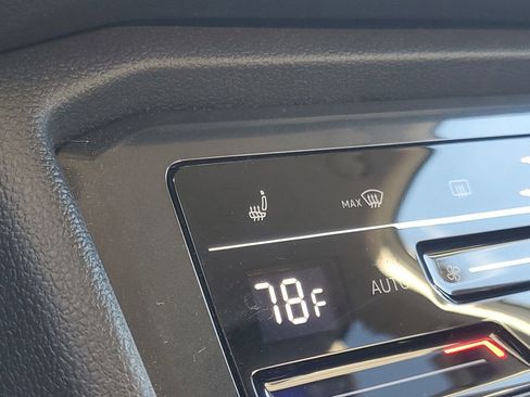 Used 2022 Volkswagen Tiguan SE image 23