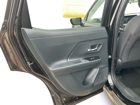 Used 2025 Nissan Kicks SV AWD/4WD image 18