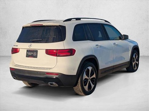 Used 2026 Mercedes-Benz GLB 250 image 2