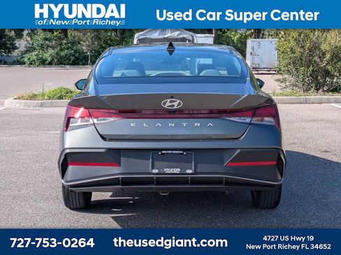 Certified 2025 Hyundai Elantra SE FWD image 4