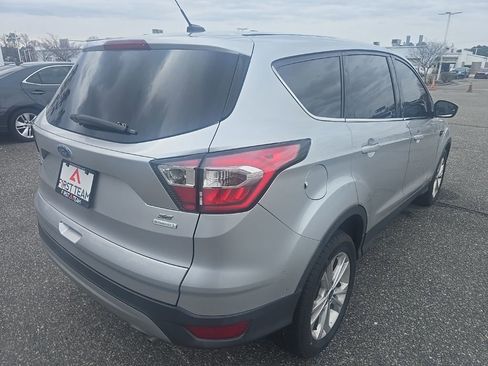Used 2017 Ford Escape SE image 5