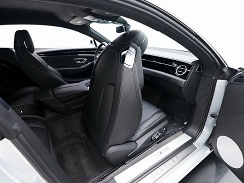 Used 2024 Bentley Continental GT image 50