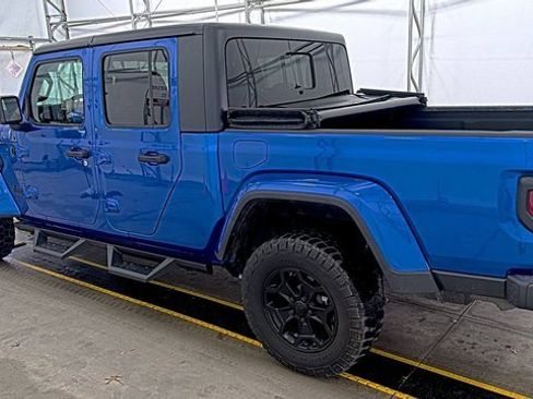 Used 2021 Jeep Gladiator Sport image 4