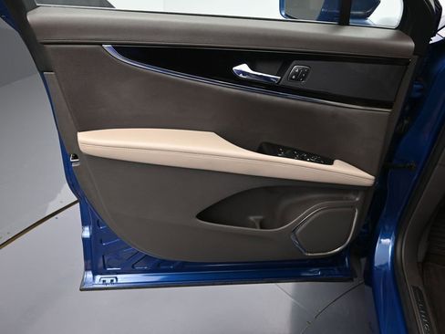 Used 2021 Lincoln Nautilus FWD w/ Equipment Group 101A image 11