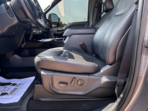 Used 2022 Ford F250 Lariat w/ Black Appearance Package AWD/4WD image 19