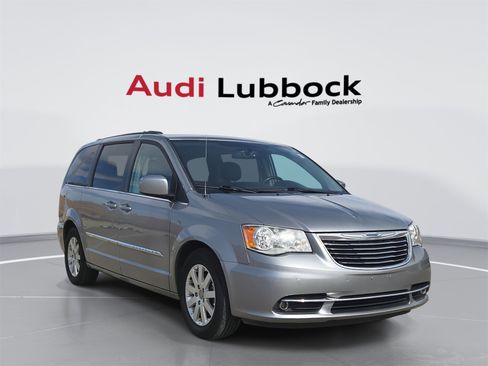 Used 2016 Chrysler Town & Country Touring image 1