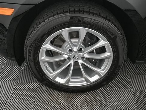 Used 2025 Porsche Macan image 40