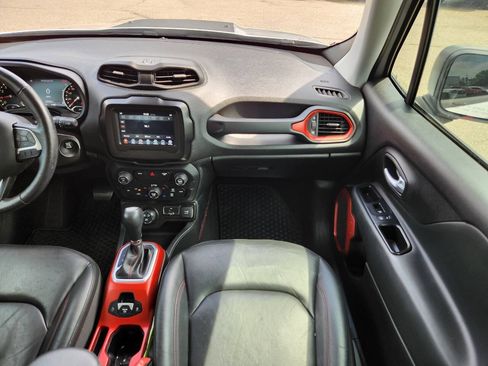 Used 2019 Jeep Renegade Trailhawk AWD/4WD image 17