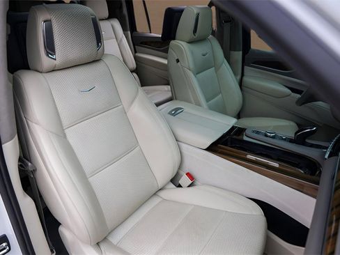 Certified 2023 Cadillac Escalade ESV Premium Luxury Platinum image 34