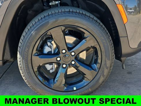 New 2026 Jeep Grand Cherokee Limited w/ Limited Altitude Package AWD/4WD image 40