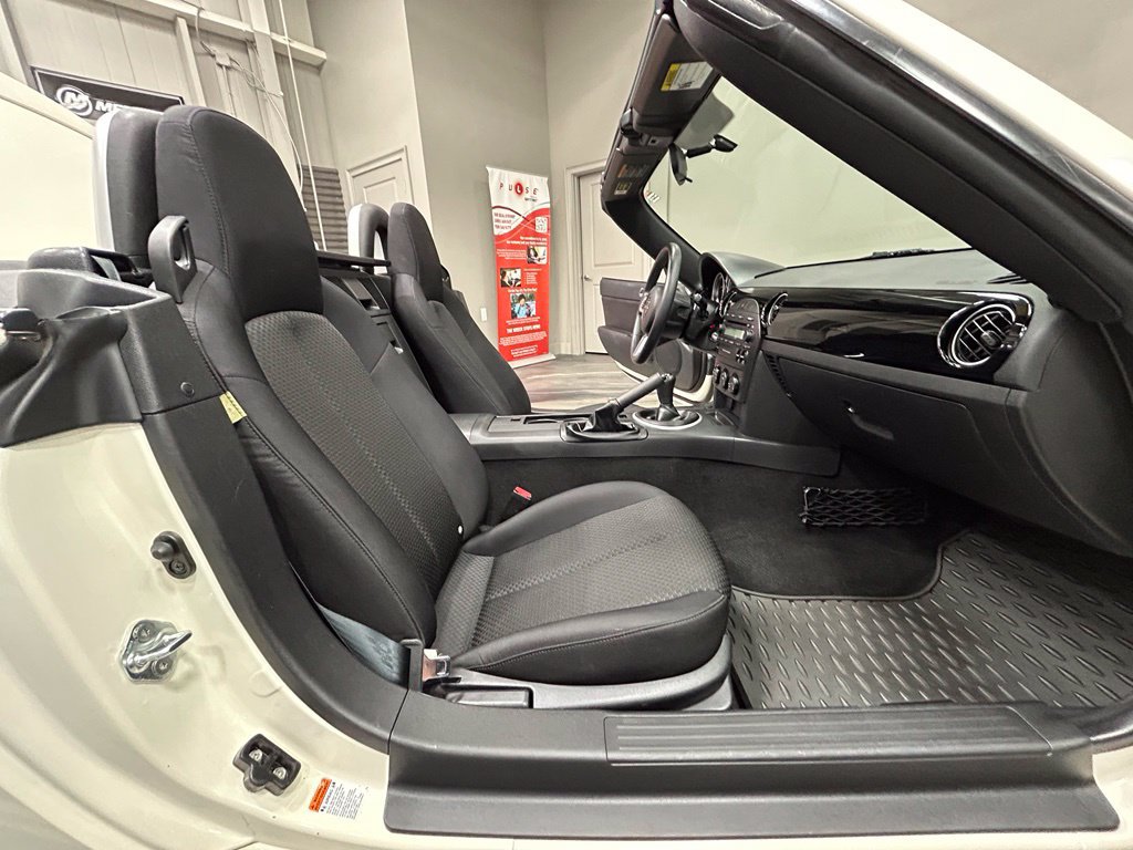 Used 2007 MAZDA MX-5 Miata Touring RWD image 36