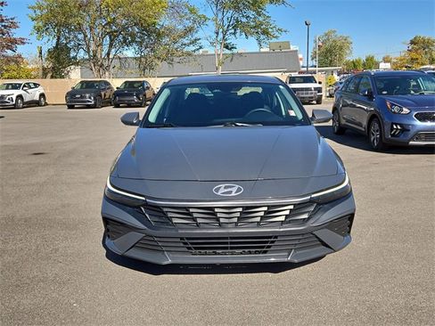 Certified 2024 Hyundai Elantra SEL image 3