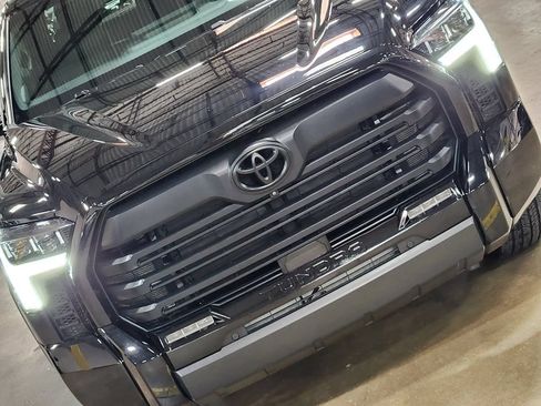 Used 2025 Toyota Tundra Limited AWD/4WD image 19