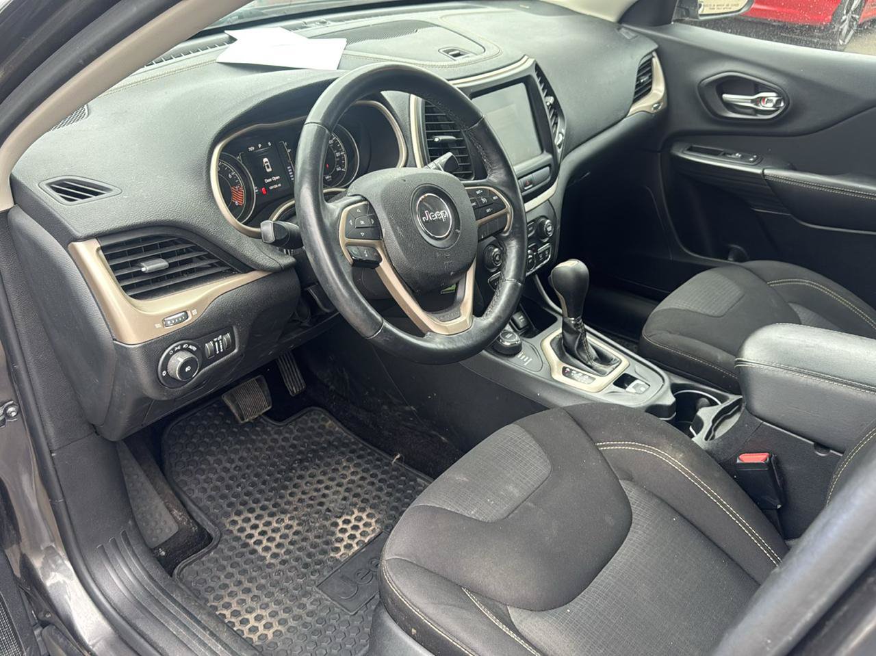Used 2015 Jeep Cherokee Latitude w/ Cold Weather Group AWD/4WD image 9