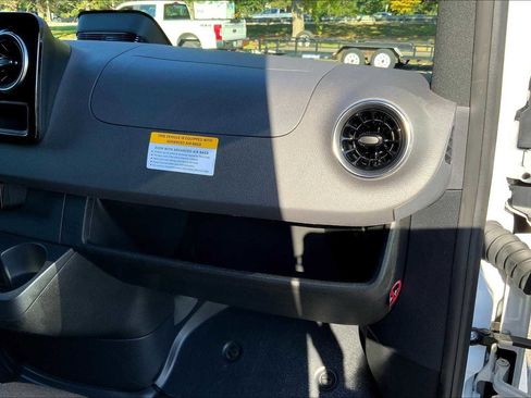 Certified 2025 Mercedes-Benz Sprinter 2500 image 10