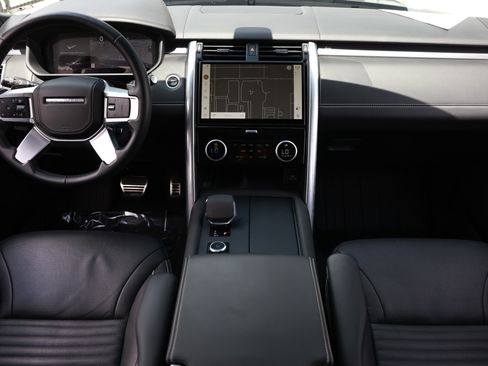 Used 2024 Land Rover Discovery Metropolitan Edition AWD/4WD image 30