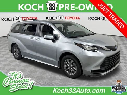 Used 2023 Toyota Sienna LE AWD/4WD image 1