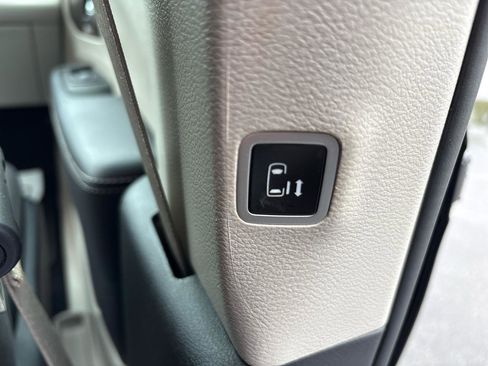 Used 2023 Chrysler Voyager LX FWD image 27