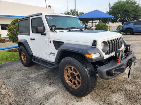 Used 2025 Jeep Wrangler Sport image 1
