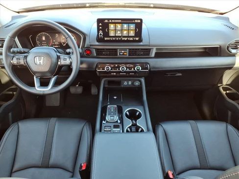 Certified 2025 Honda Pilot Touring image 11