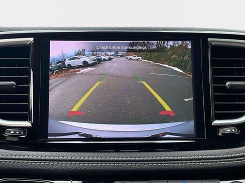 Used 2024 Chrysler Pacifica Limited image 23