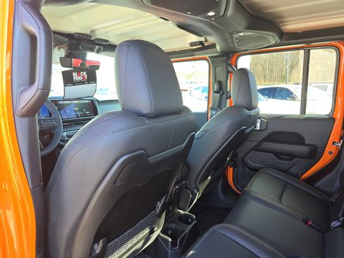 New 2025 Jeep Gladiator Sport image 16