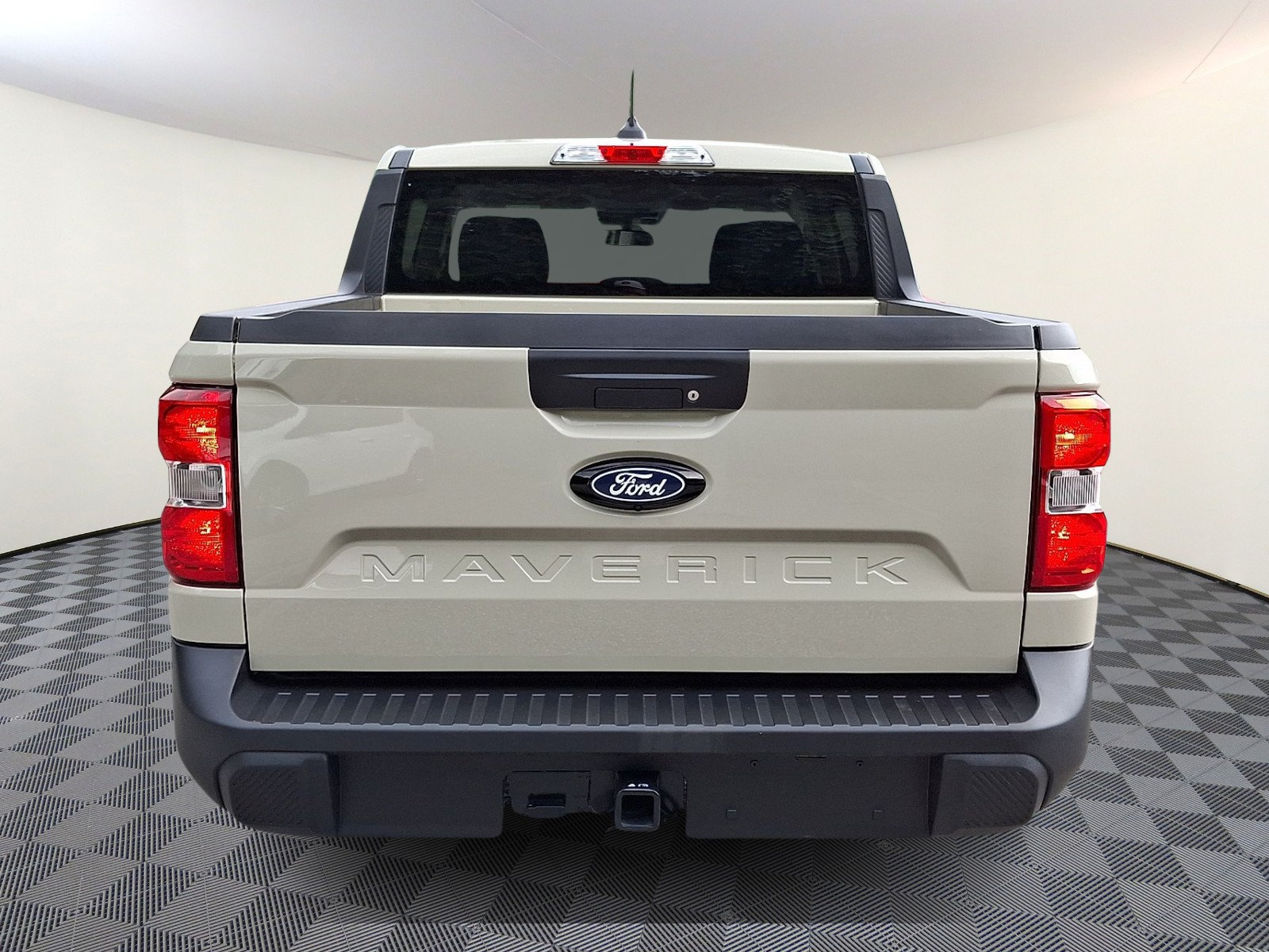 Used 2025 Ford Maverick XL w/ Equipment Group 102A AWD/4WD image 5