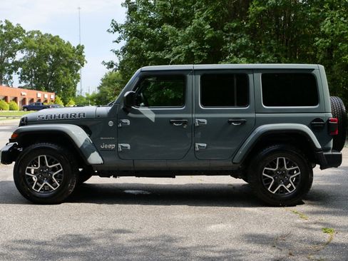 Used 2024 Jeep Wrangler Unlimited Sahara AWD/4WD image 30