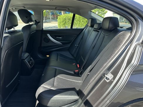 Used 2017 BMW 320i Sedan RWD image 23