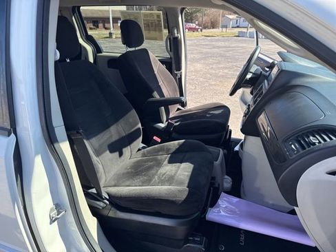 Used 2013 Dodge Grand Caravan SE image 23