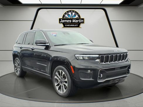 Used 2023 Jeep Grand Cherokee Overland AWD/4WD image 3