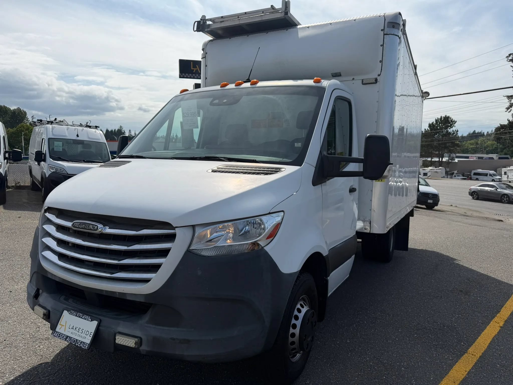 Used 2019 Freightliner Sprinter 3500 w/ Premium Package RWD image 1