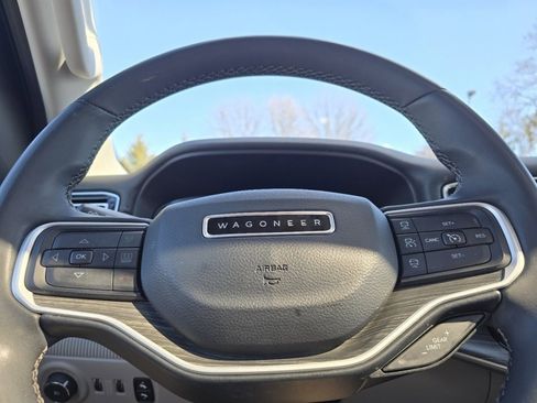 Used 2023 Jeep Wagoneer Series III w/ Premium Group I image 25