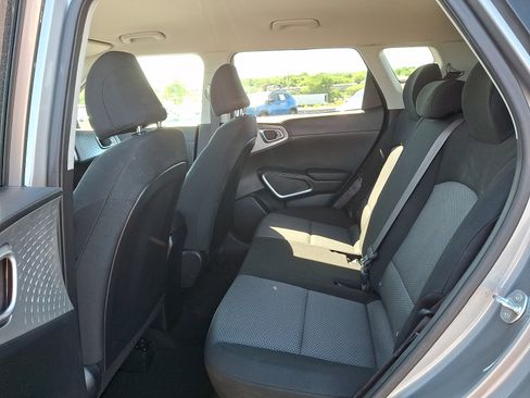 Used 2025 Kia Soul LX w/ LX Technology Package FWD image 10