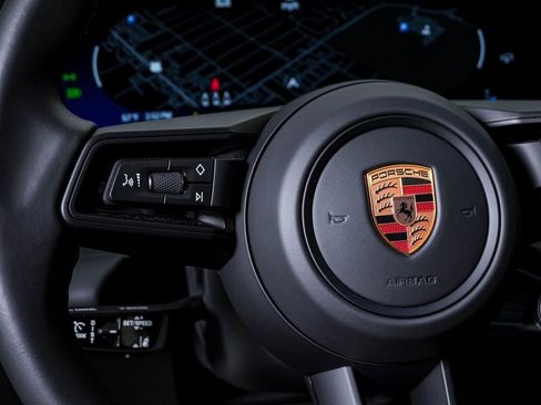 Certified 2025 Porsche Macan Electric image 20