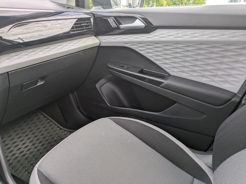 Certified 2023 Volkswagen Taos S FWD image 17