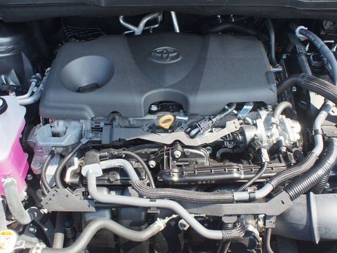 Used 2025 Toyota Sienna XLE w/ XLE Plus Package FWD image 29