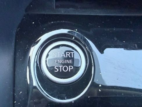 Used 2025 Nissan Versa SV FWD image 21