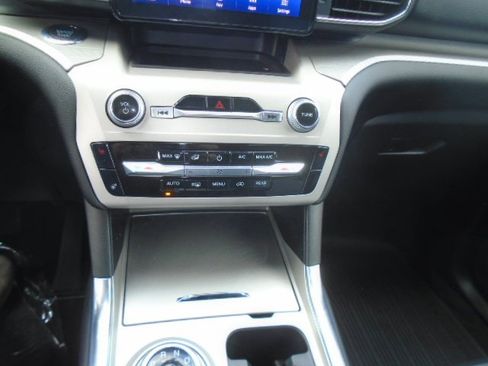 Used 2023 Ford Explorer XLT w/ Equipment Group 202A image 13