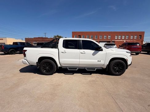 Certified 2023 Nissan Frontier SV w/ Midnight Edition Package AWD/4WD image 9