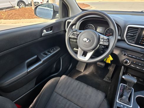 Used 2021 Kia Sportage LX image 9