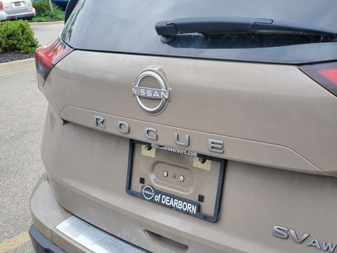 Used 2024 Nissan Rogue SV AWD/4WD image 5