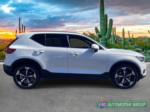 Used 2019 Volvo XC40 T4 Inscription FWD image 2