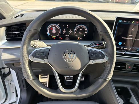 New 2026 Volkswagen Tiguan SE R-Line FWD image 24