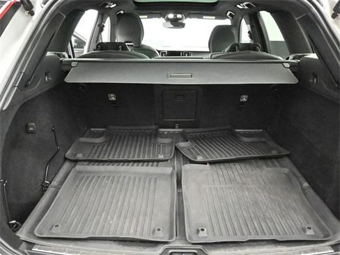 Used 2022 Volvo XC60 T8 R-Design w/ Advanced Package image 25