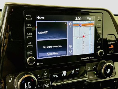 Certified 2021 Toyota Highlander XLE FWD image 17