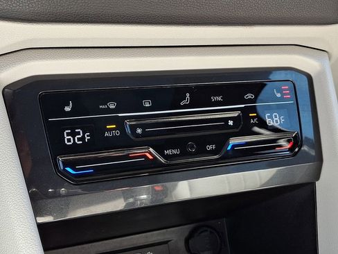Certified 2023 Volkswagen Tiguan SE R-Line AWD/4WD image 16