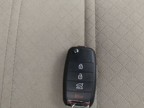 Used 2017 Kia Sorento FWD image 32