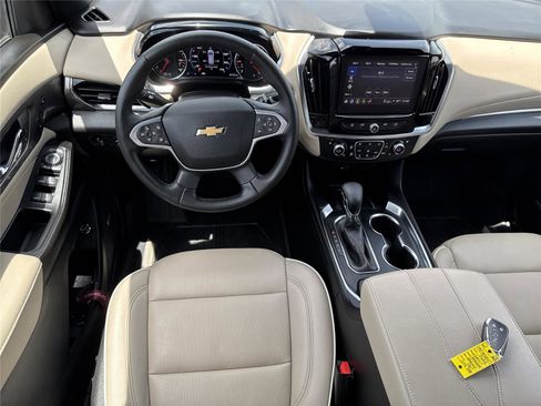 Used 2023 Chevrolet Traverse Premier FWD image 14