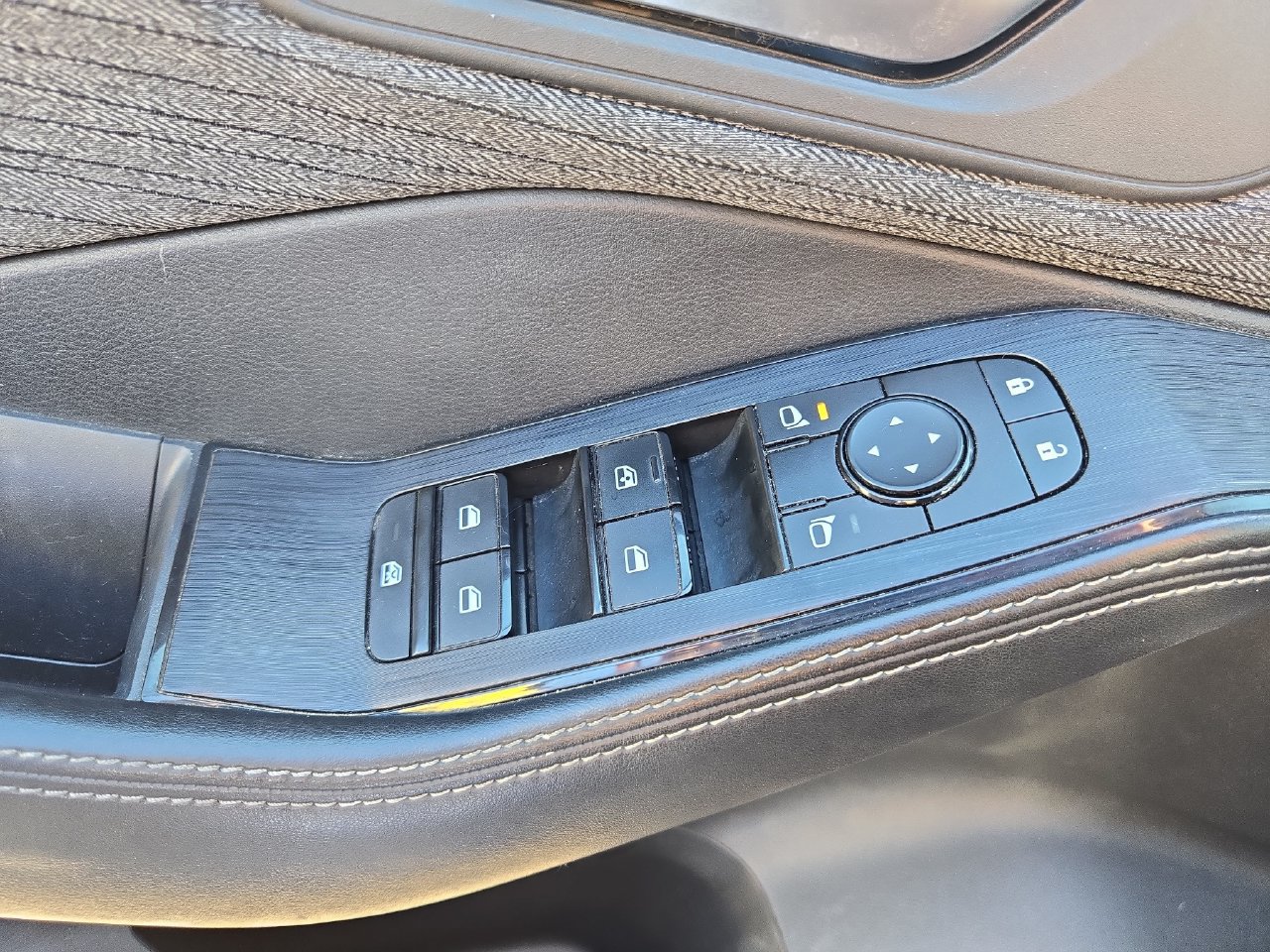 Used 2023 Nissan Rogue SV FWD image 18